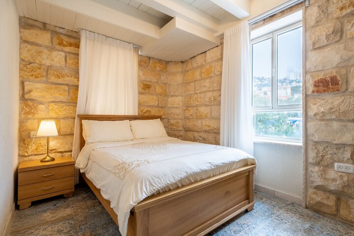 Room 48 of 73