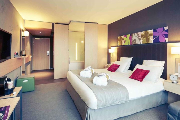 Room 16 of 108
