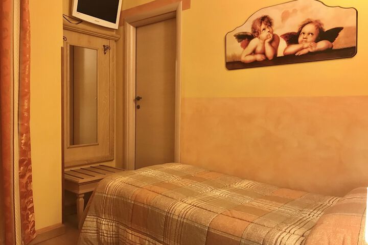 Room 12 of 46