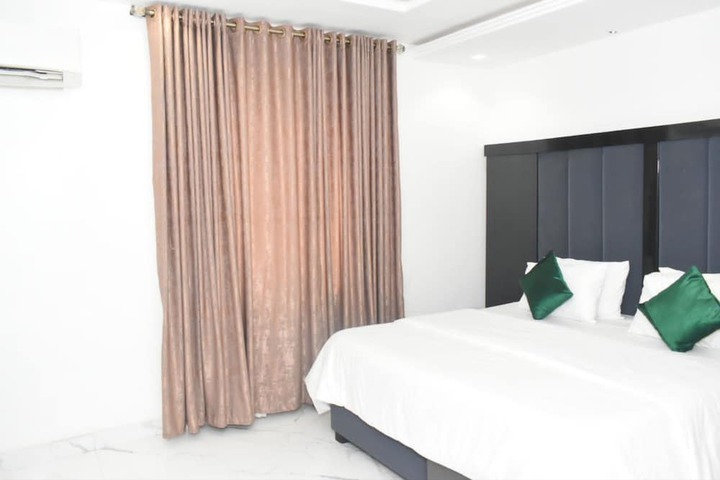 Room 6 of 20
