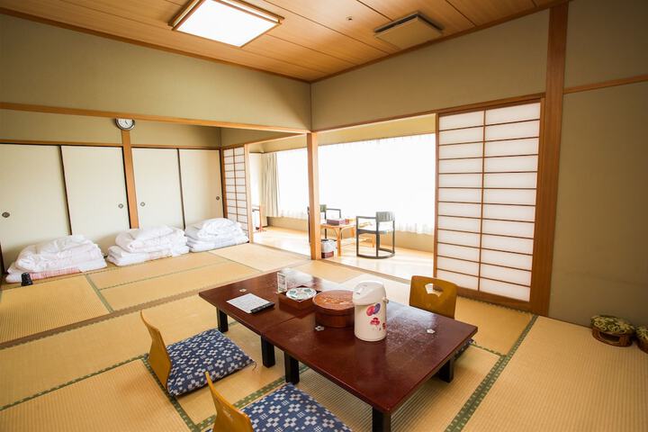 Room 13 of 38