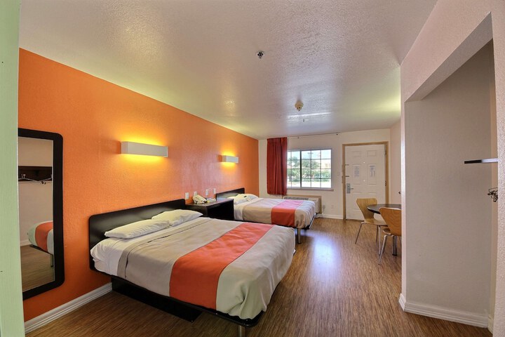 Room 15 of 34