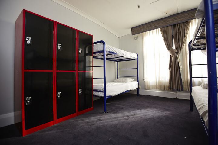 Room 3 of 35