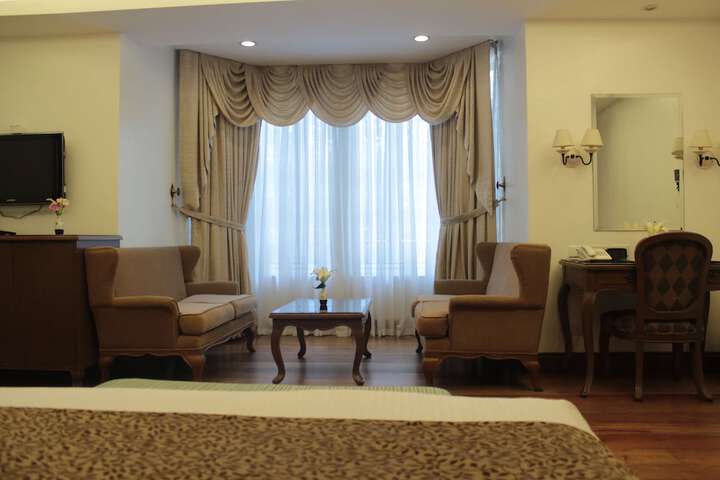Room 5 of 32