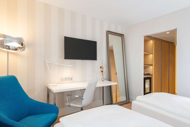 Room 4 of 36