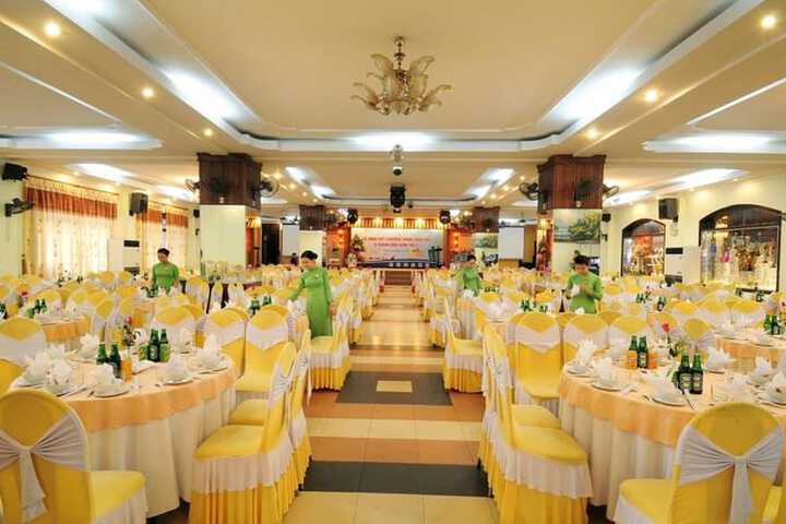 Dining Photos