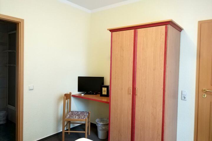 Room 4 of 52