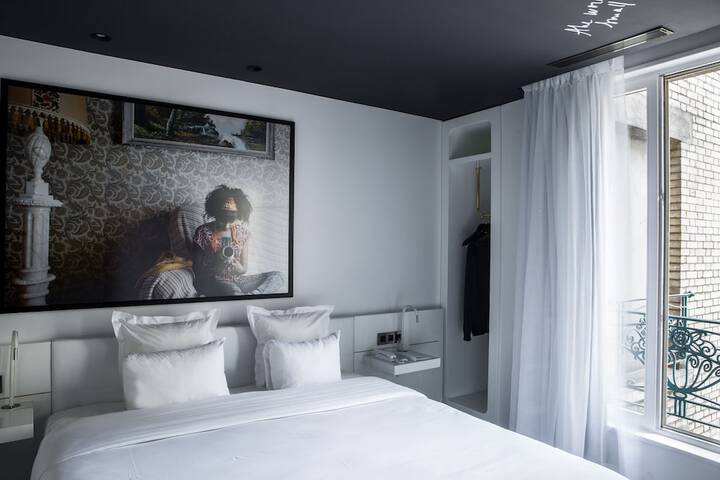 Room 9 of 79