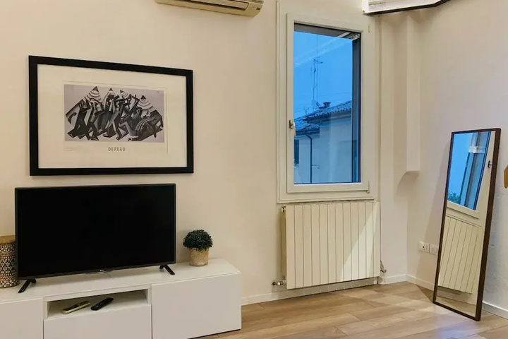 Room 2 of 17