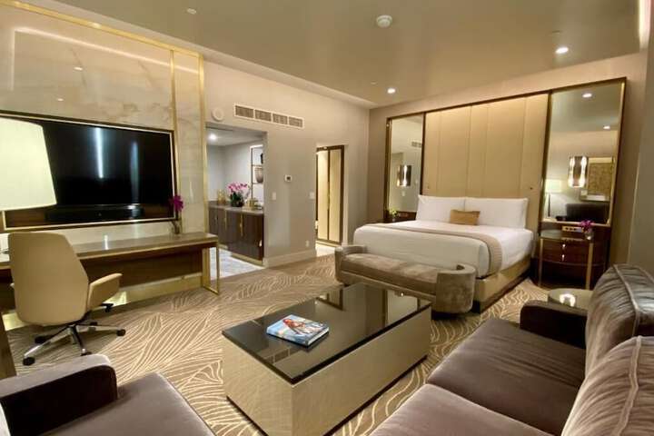 Room 32 of 107