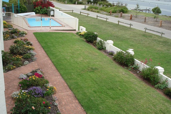 Pool 7 of 21