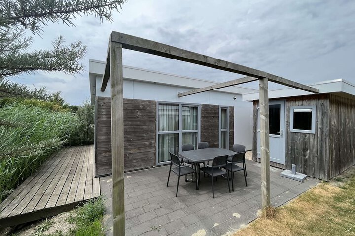 Enticing Chalet Beachside in Hellevoetsluis