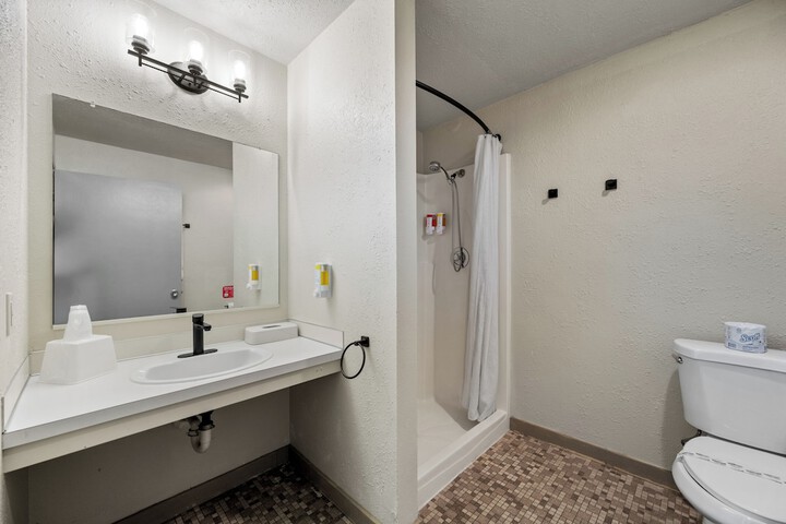 Room 102 of 152