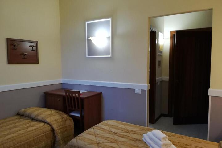 Hotel Suite Photo
