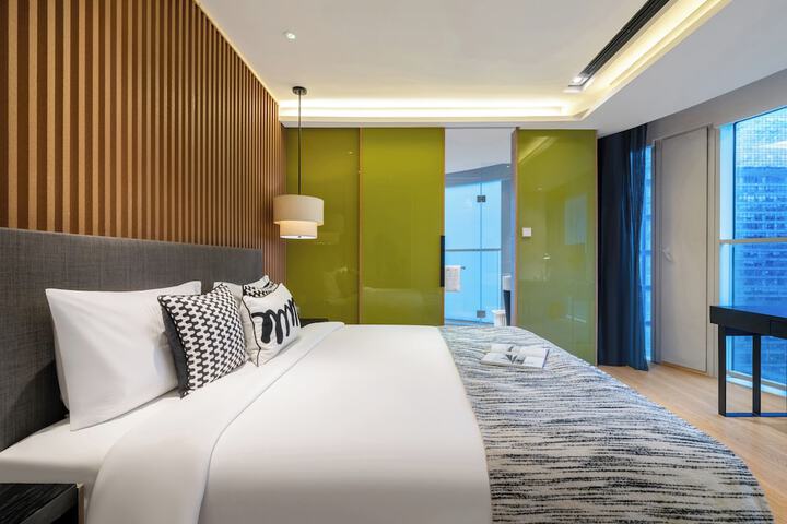 Room 10 of 61