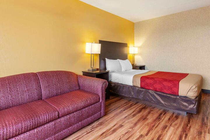 2 Double Beds (3 of 8)