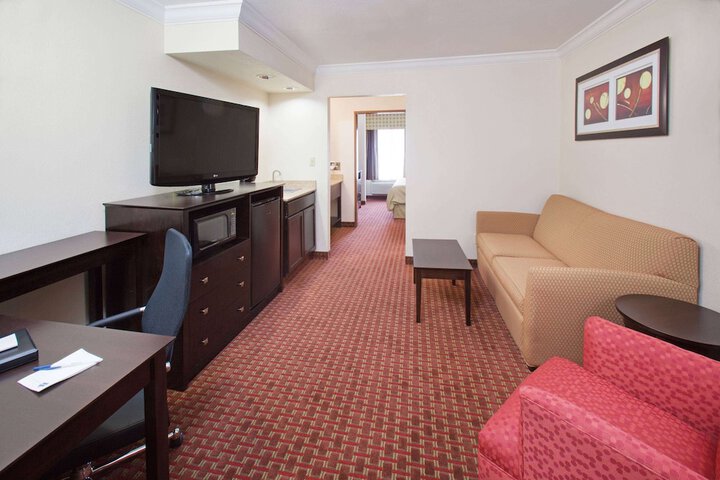 1 King Bed (1 of 13)