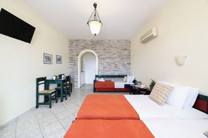 Room 5 of 42