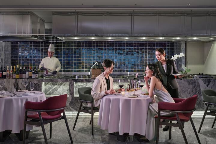 Dining 48 of 60