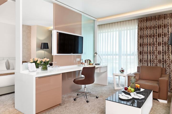 Room 9 of 77