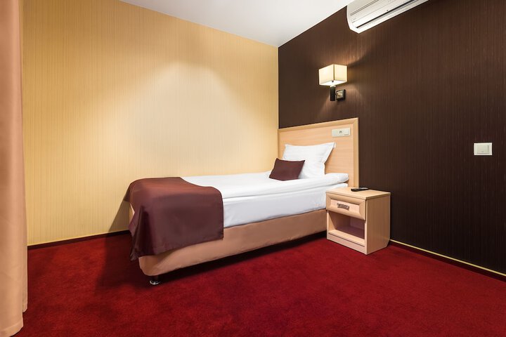 Room 5 of 74