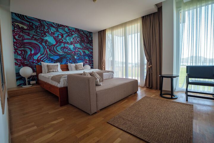 Room 14 of 180