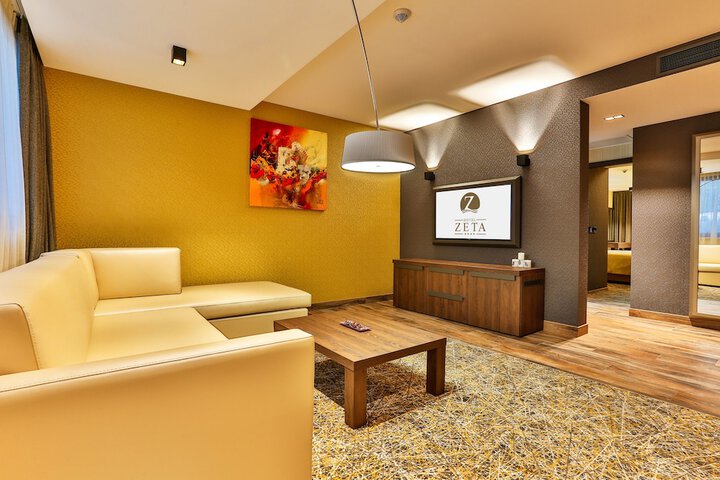 Room 23 of 53