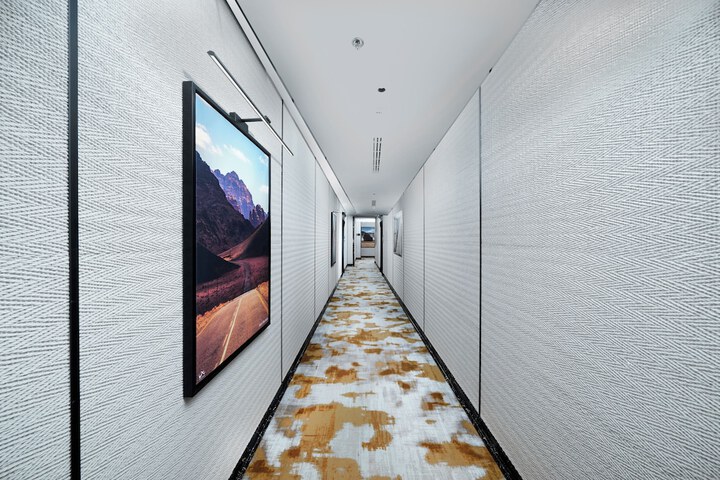 Ballroom/Hall 21 of 22