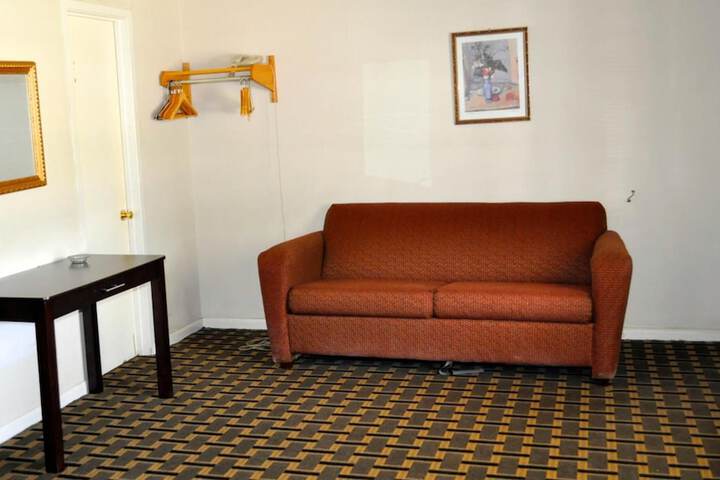 Room 24 of 32