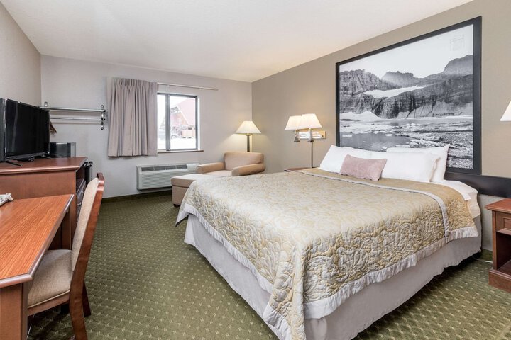 Room 9 of 20