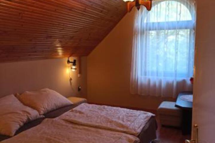 Room 10 of 24