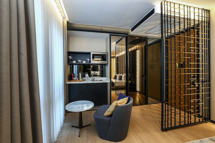 Room 14 of 80