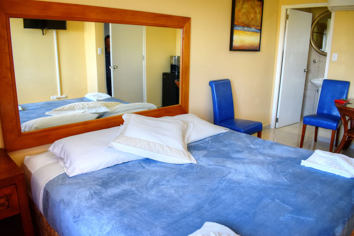 Room 9 of 10