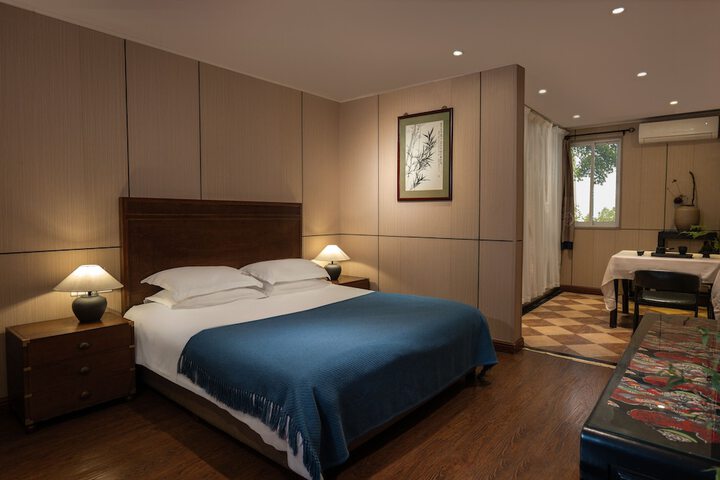 Room 32 of 137