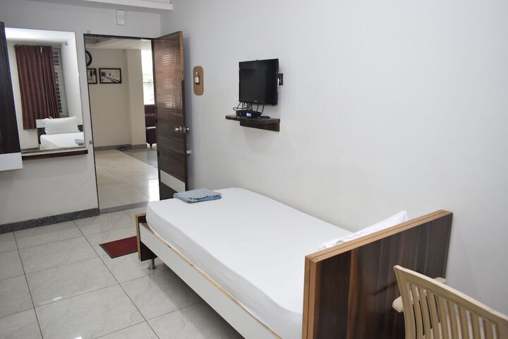 Room 13 of 49