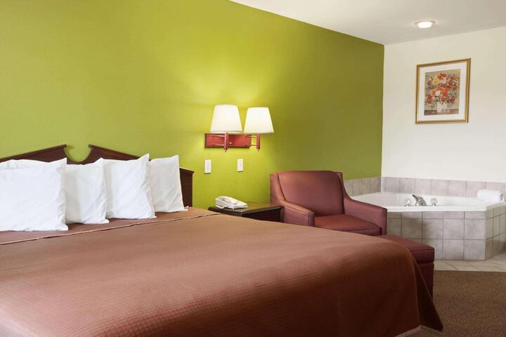 1 King Bed (6 of 7)