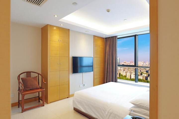 Room 32 of 64