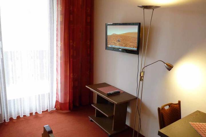 Room 6 of 13