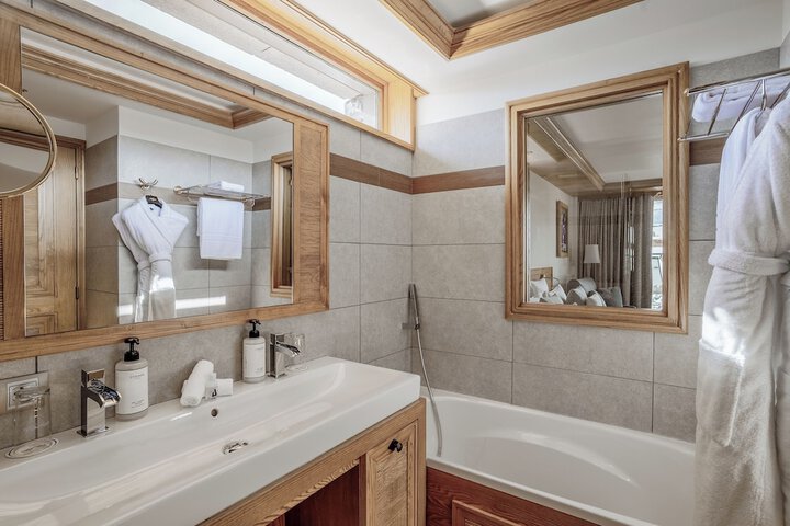 Room 143 of 193