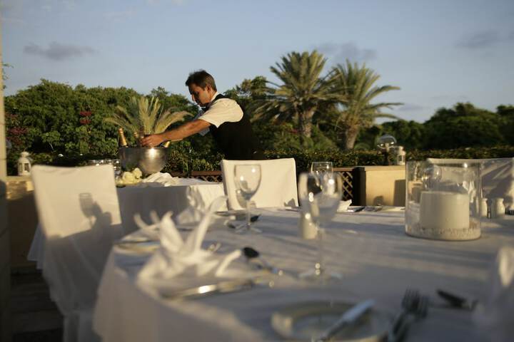 Dining 28 of 31