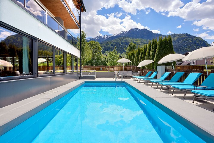 Pools & Facilities