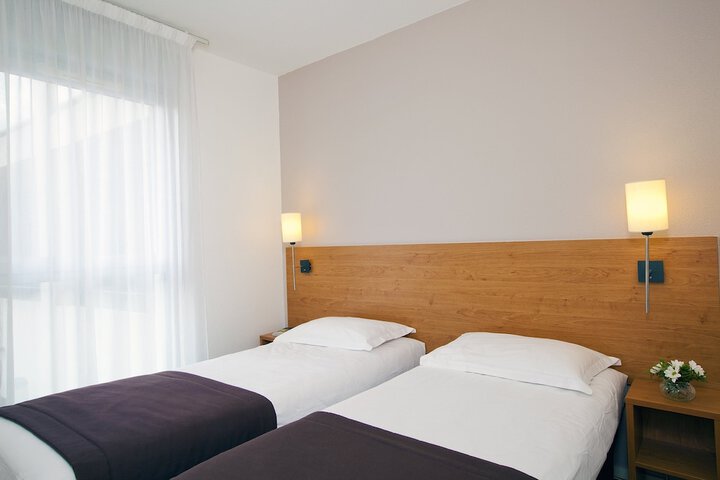 Room 5 of 28