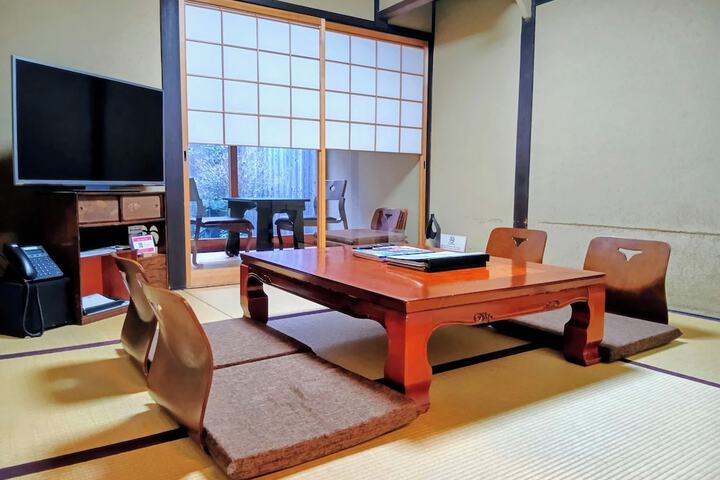 Room 5 of 14