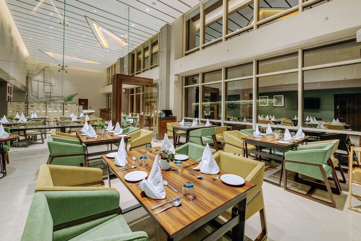 Dining 18 of 31