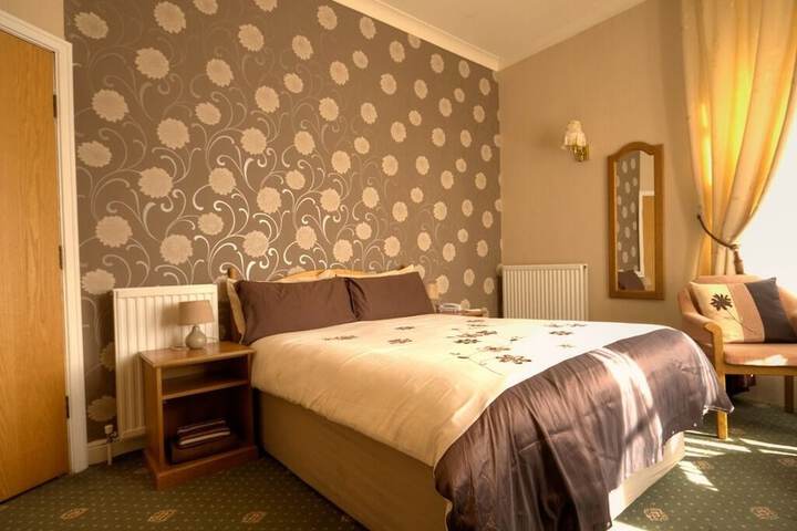 Room 3 of 7