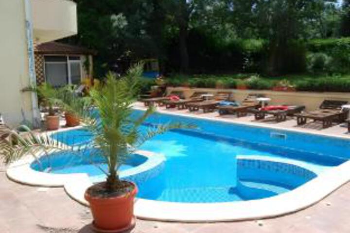 Pool 17 of 23