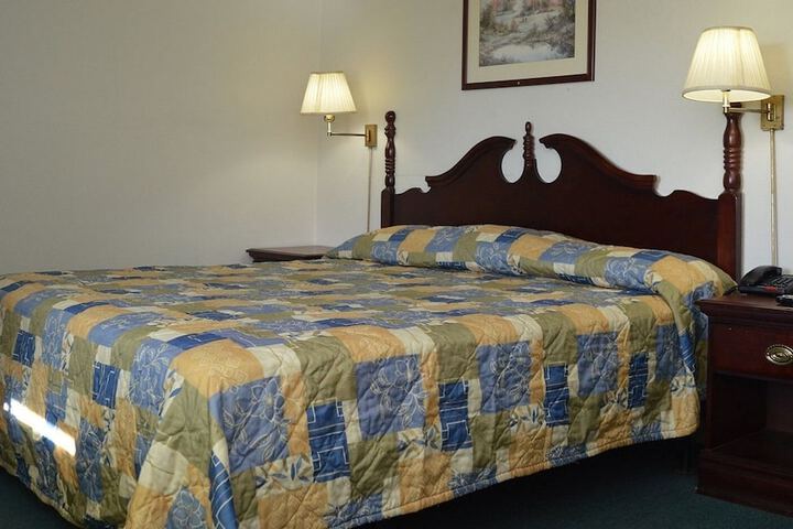 1 King Bed (5 of 5)
