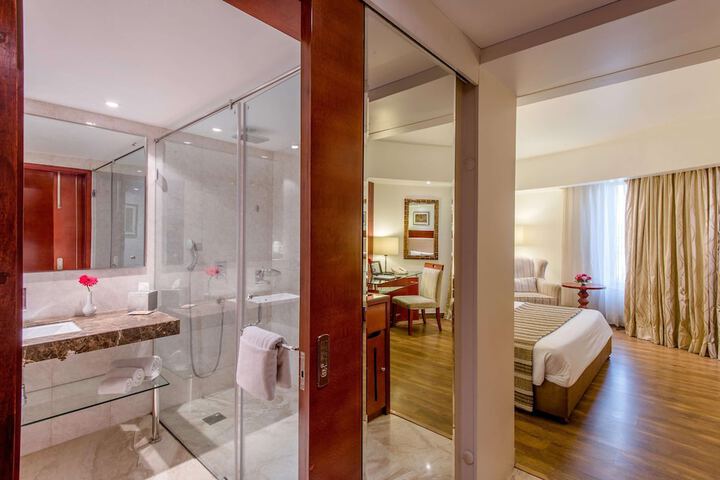 Room 17 of 60
