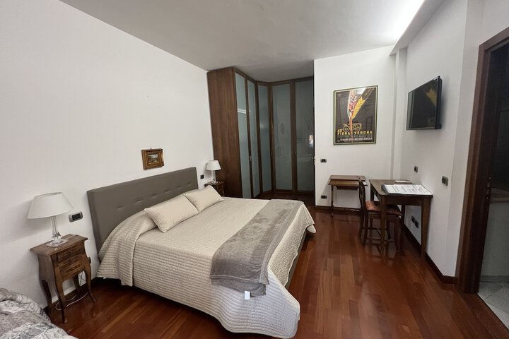 Room 4 of 34