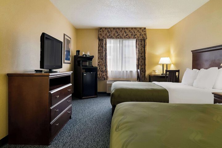 1 Double Bed Accessible (4 of 10)